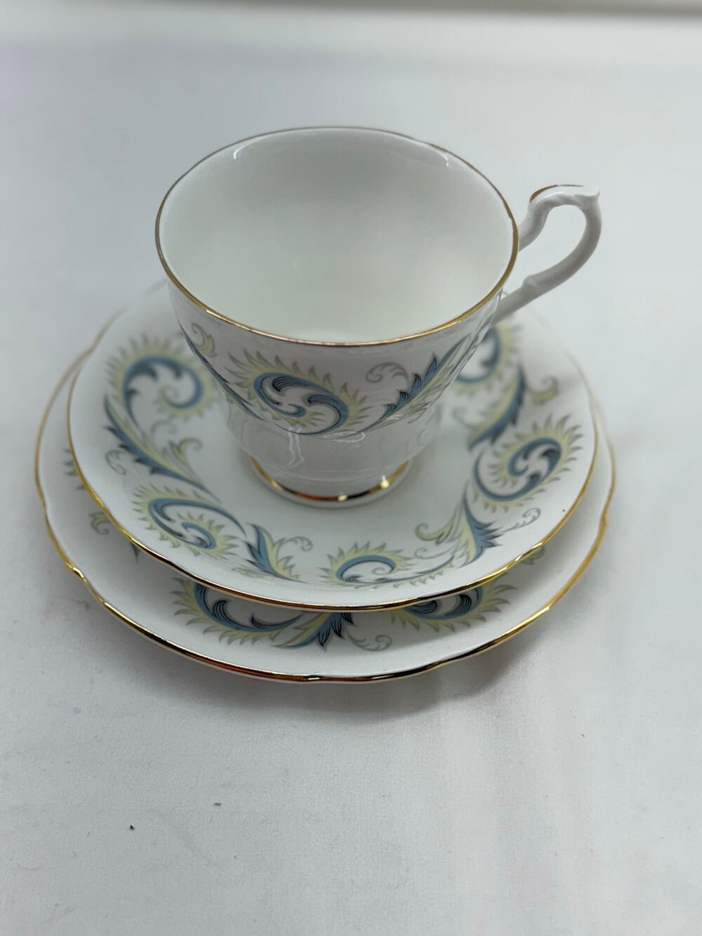 Royal standard fine bone China, England plate cup and saucer